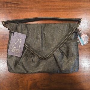 🎁 Matt & Nat Green Vegan Leather with Zipper Trim Clutch